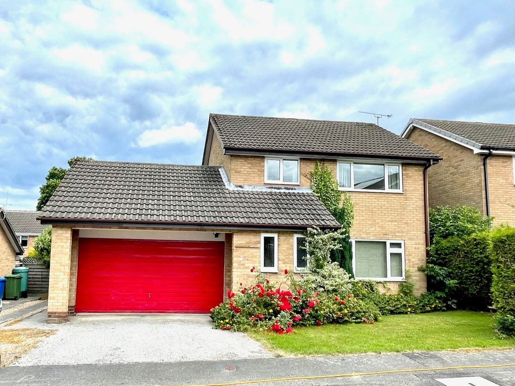 4 bed detached house for sale in Woodbridge Rise, Walton, Chesterfield