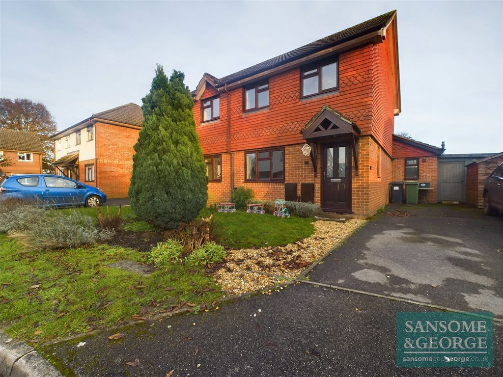 3 bed semidetached house for sale in Strawberry Fields, Bramley