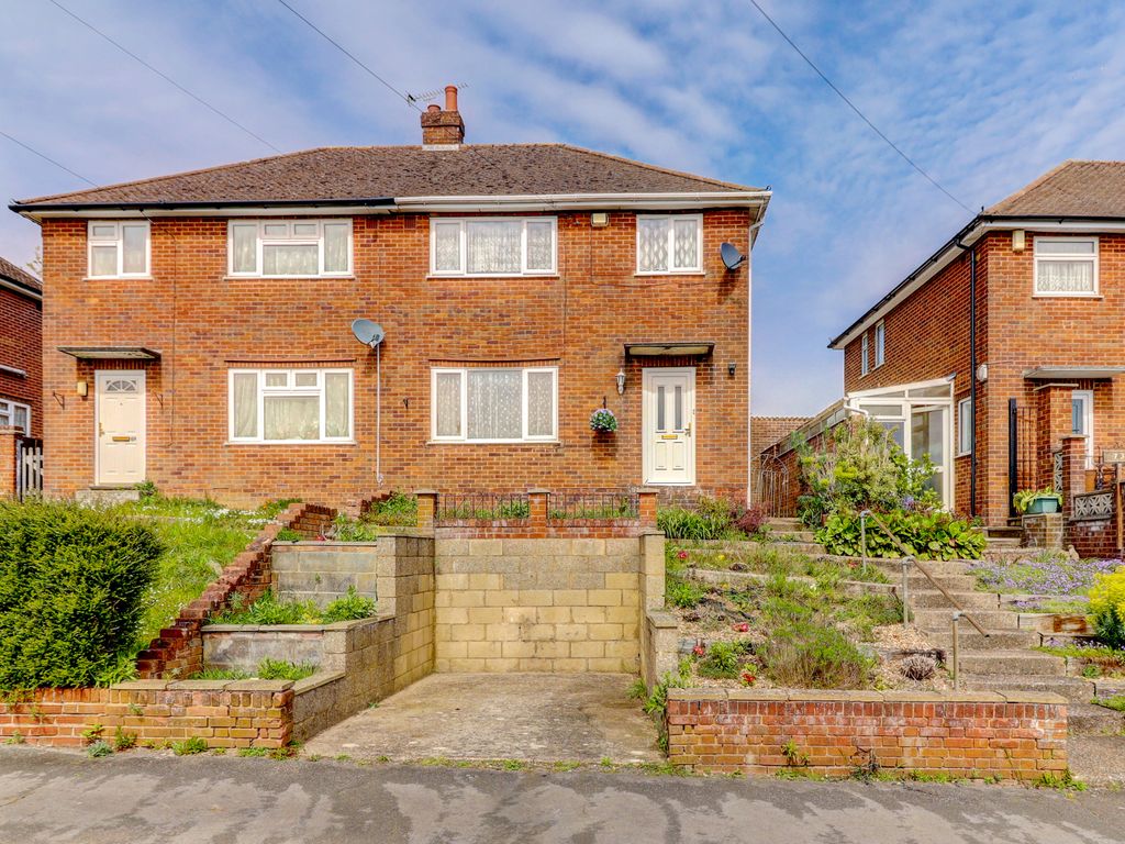 3 bed semidetached house for sale in Hillary Road, High