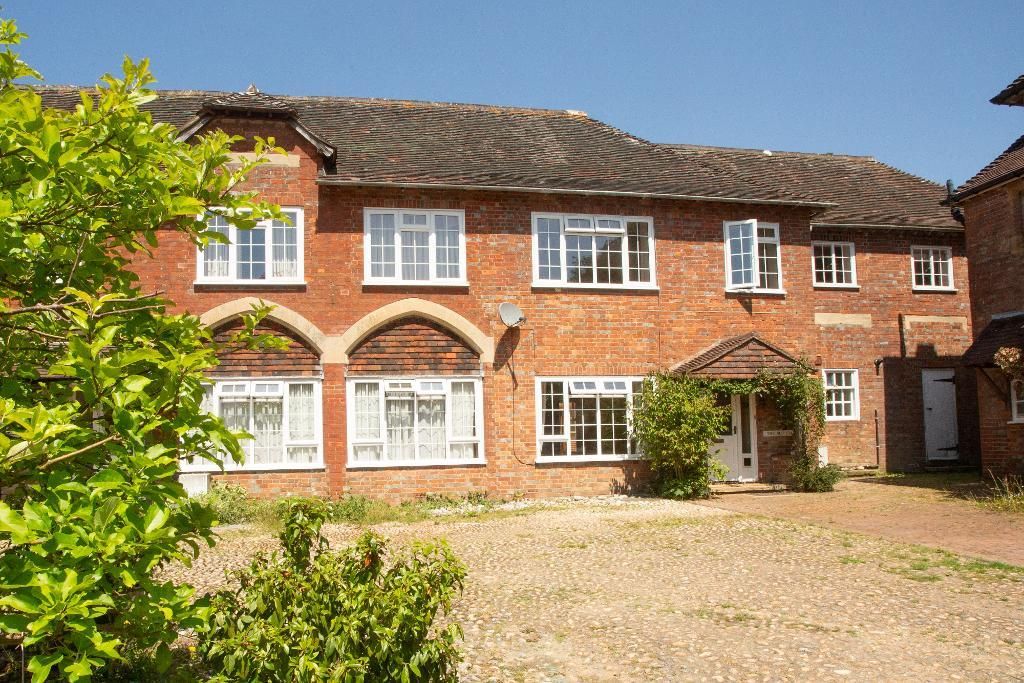 4 bed semidetached house for sale in Possingworth Close, CrossInHand