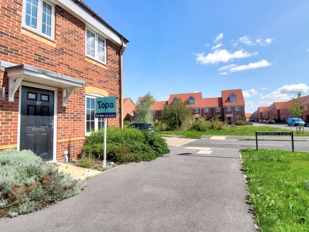 3 bed semidetached house for sale in Diamond Drive, Didcot OX11, £