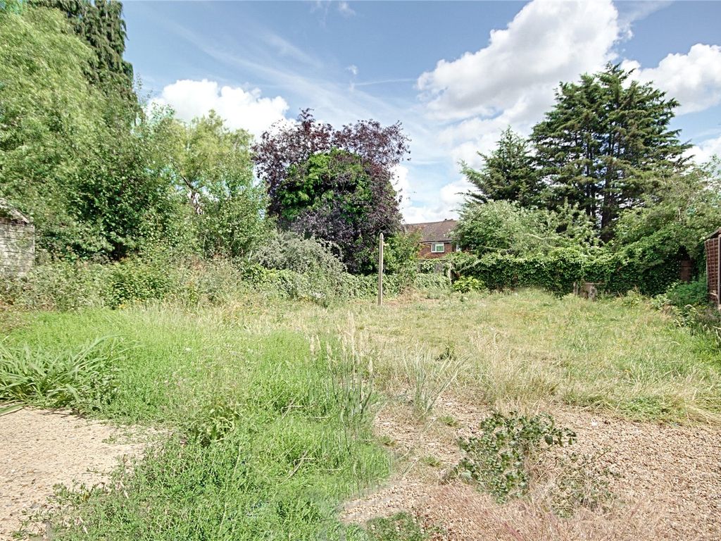 3 bed end terrace house to rent in Northumberland Avenue, Enfield EN1