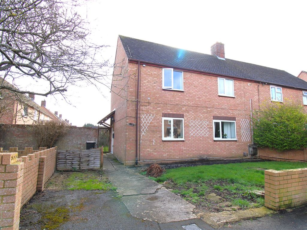 3 bed semidetached house for sale in Branksome Road, Swindon