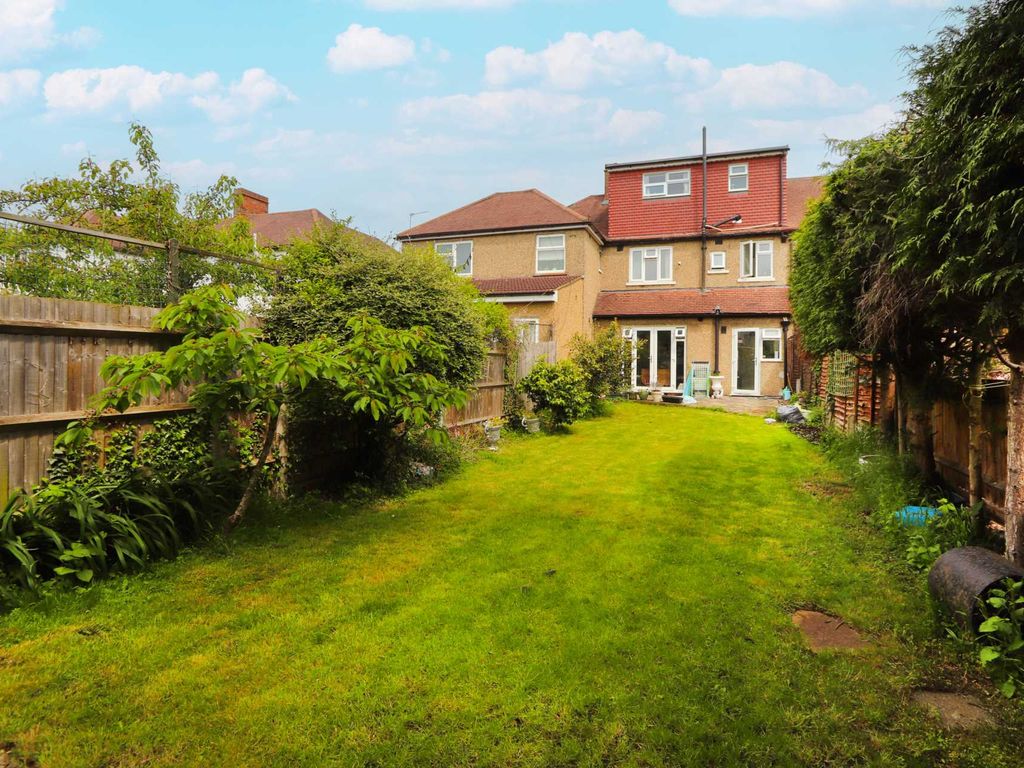 4 bed terraced house for sale in Amberwood Rise, New Malden KT3 Zoopla