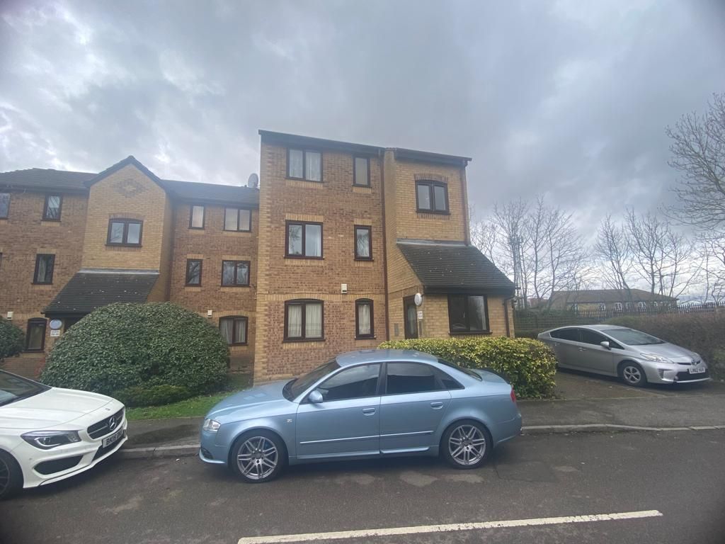 1 bed flat to rent in Burket Close, Southall UB2 Zoopla