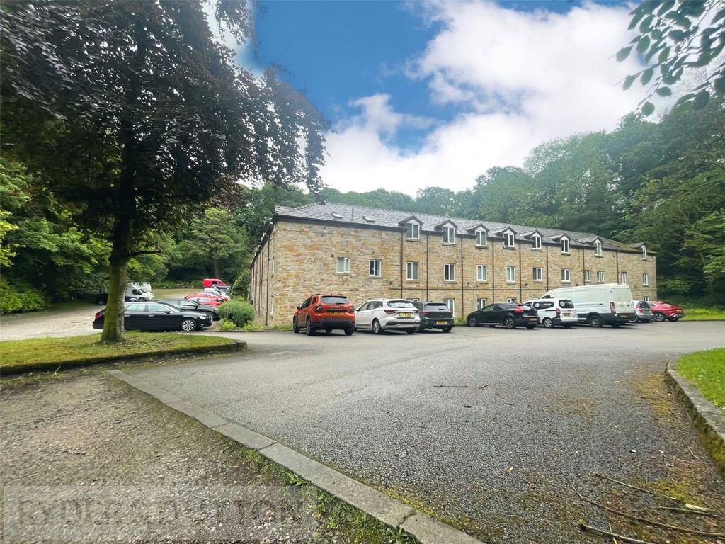 1 bed flat to rent in Springwood Hall, Oldham Road, AshtonUnderLyne