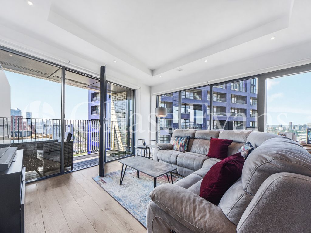 2 bed flat to rent in Corson House, London City Island, Canning Town