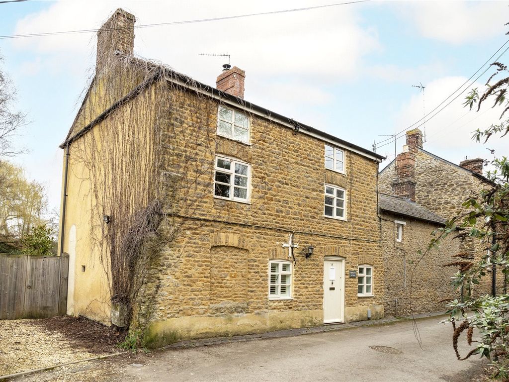 2 bed detached house for sale in Fox Lane, Middle Barton, Chipping