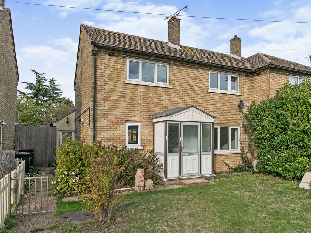3 bed semidetached house for sale in Thaxted Walk, Blackheath