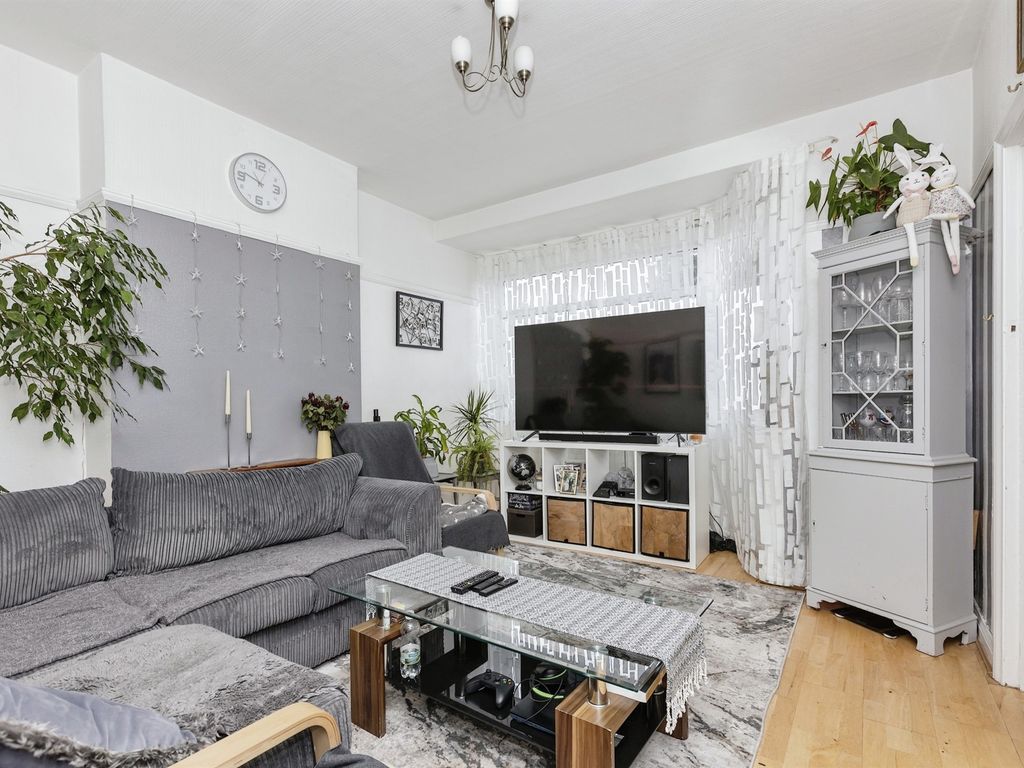 3 bed terraced house for sale in Cheshire Road, Leicester LE2, £220,000