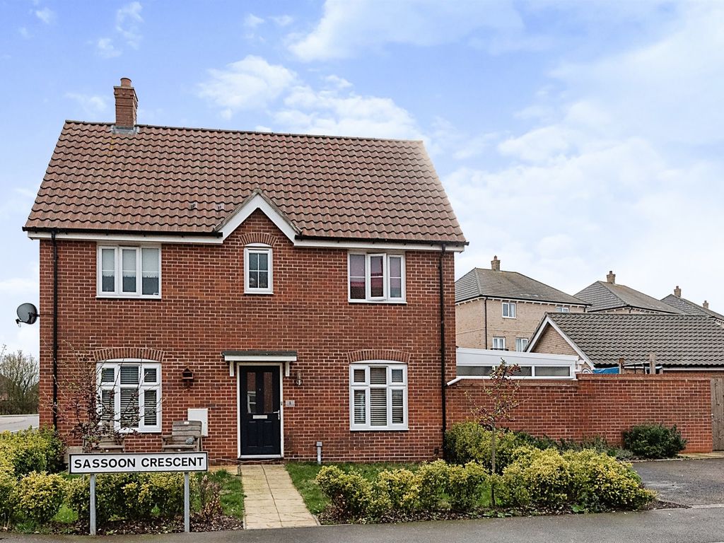 3 bed semidetached house for sale in Sassoon Crescent, Stowmarket IP14