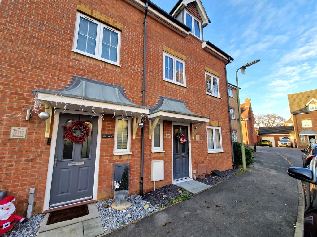 3 bed town house to rent in Dumas Drive, Fareham PO15, £1,500 pcm Zoopla