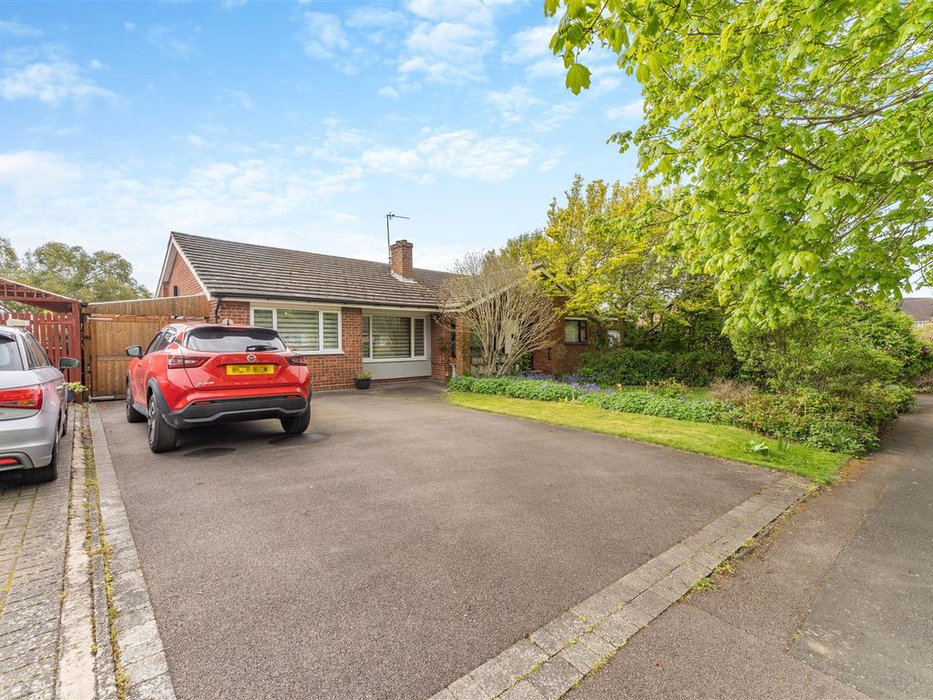 2 bed bungalow for sale in Richmond Way, Maidstone ME15, £350,000 Zoopla