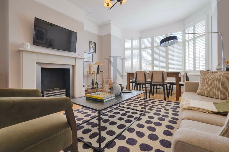 2 bed flat for sale in Cranley Gardens, Palmers Green, London N13, £