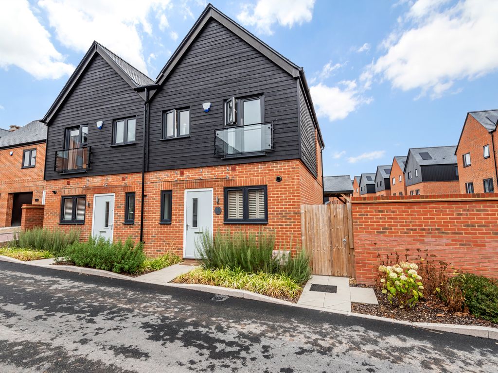 Granadiers Road, Kings Barton, Winchester SO22  