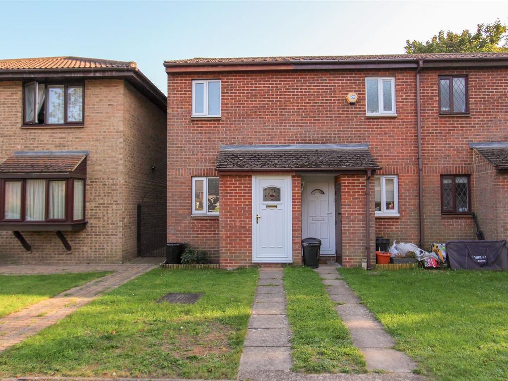 Robins Close, Uxbridge UB8  