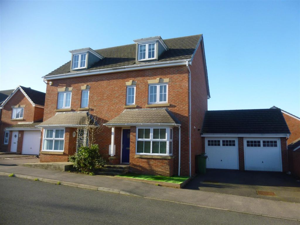 4 bed semidetached house for sale in Sunningdale Way, Gainsborough