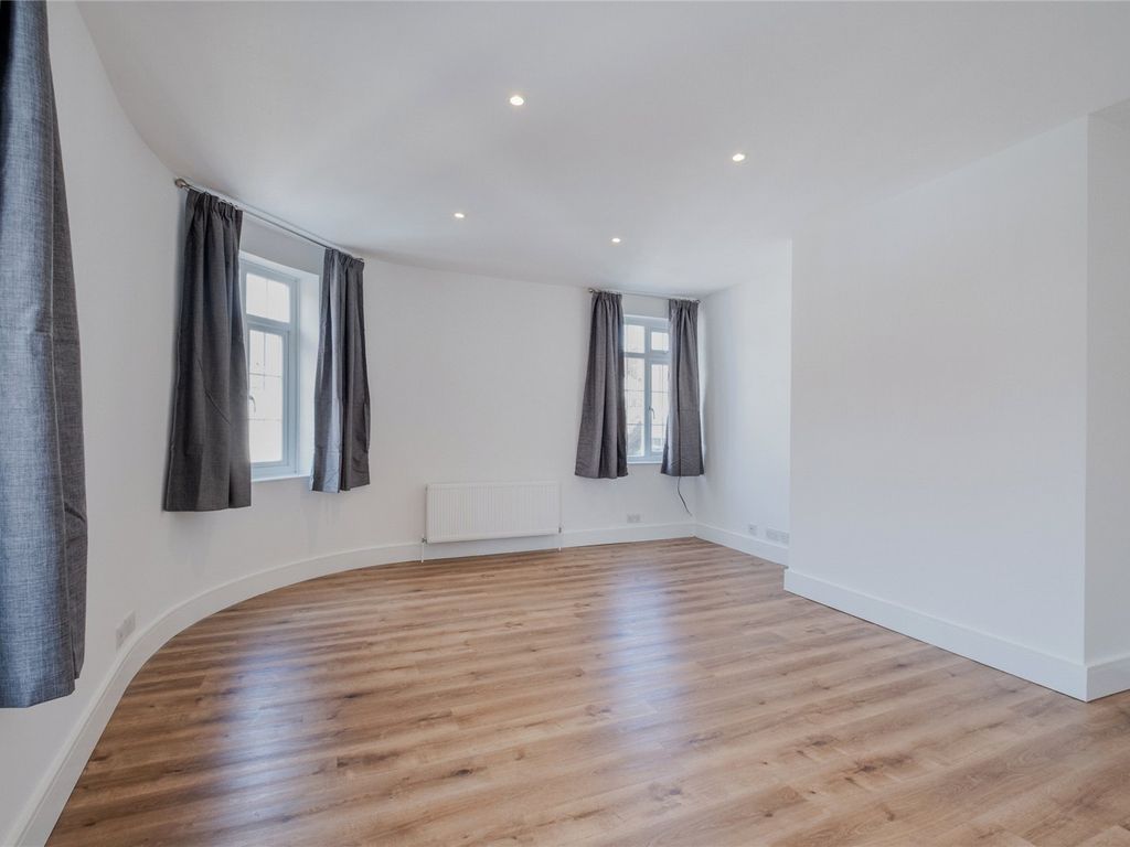 2 bed flat to rent in Streatham High Road, London SW16, £2,250 pcm Zoopla
