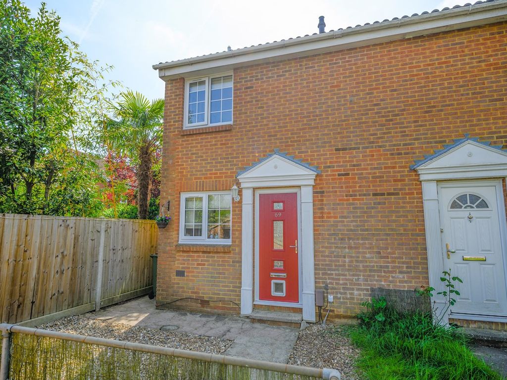 2 bed end terrace house for sale in Finnart Close, Weybridge KT13 Zoopla