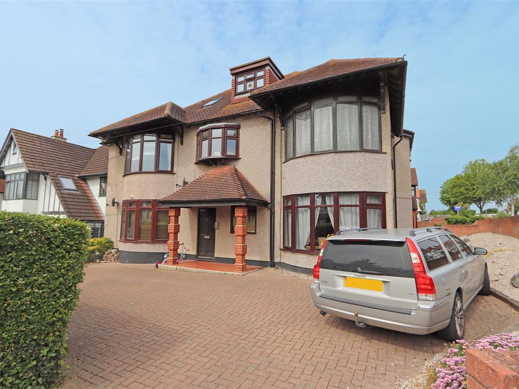 2 bed flat for sale in Chadwick Road, WestcliffOnSea SS0 Zoopla