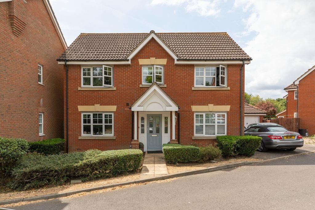 4 bed detached house for sale in Hoveton Way, Ilford IG6, £800,000 Zoopla