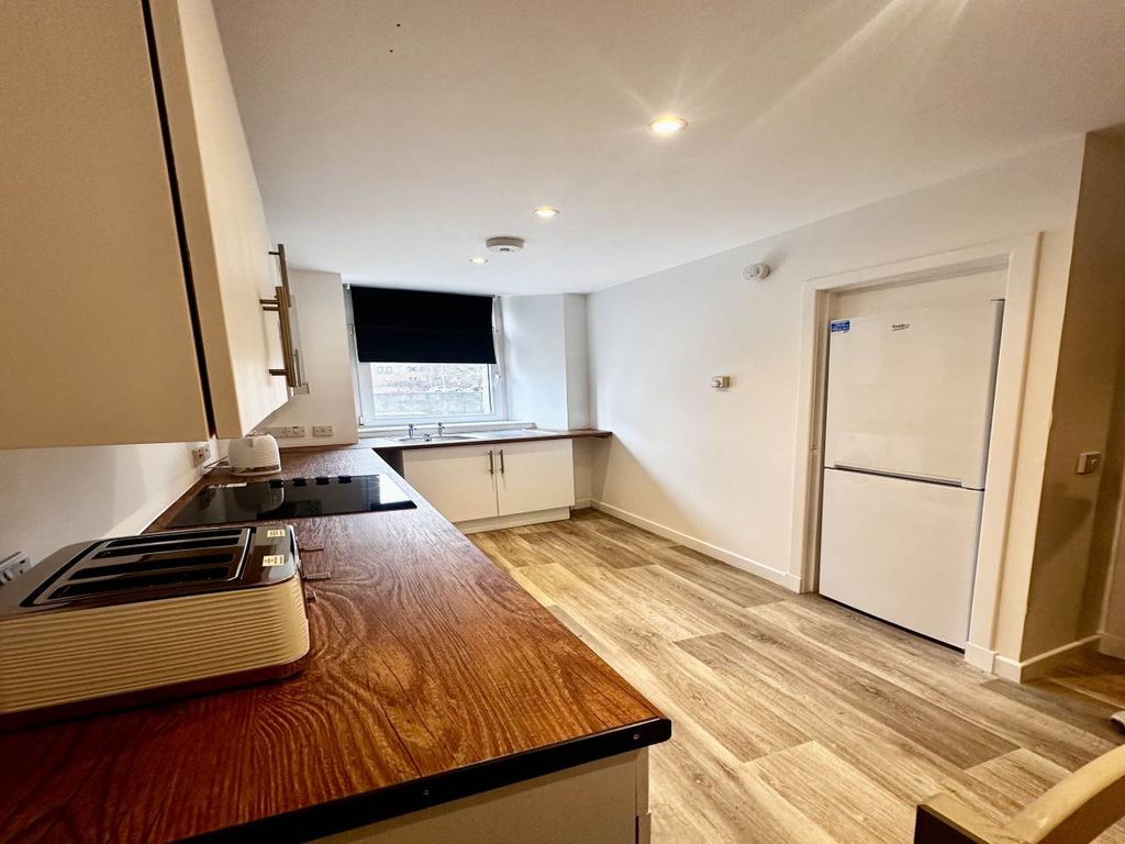 2 bed flat to rent in Hilltown, Dundee DD3, £750 pcm Zoopla