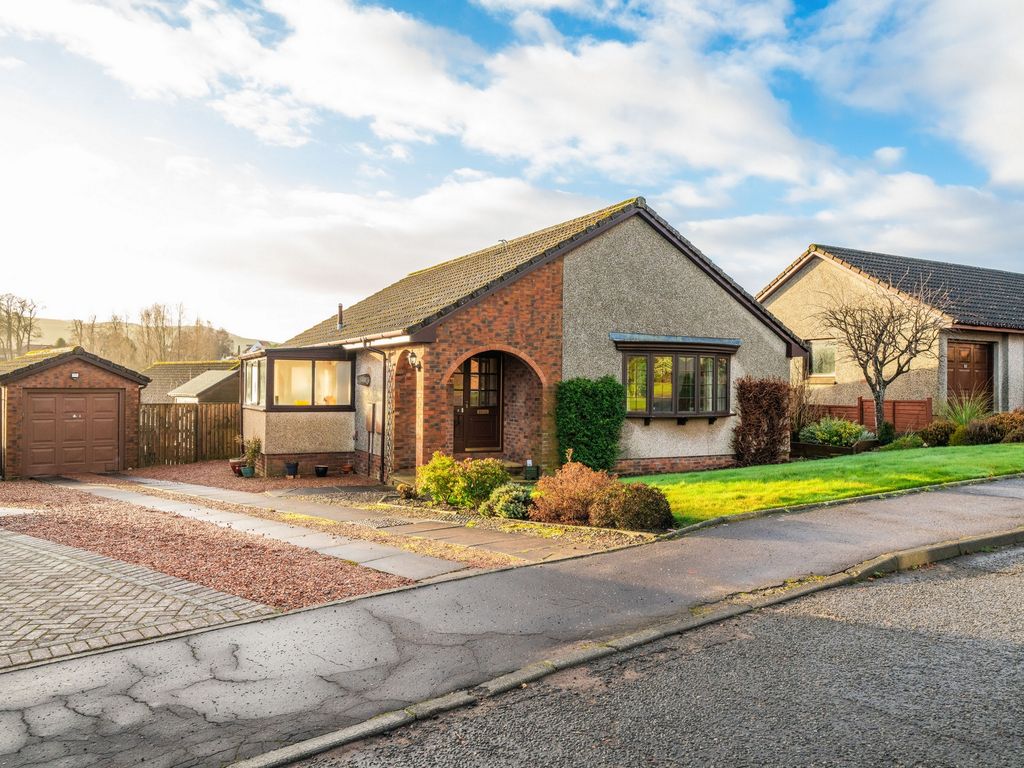3 bed detached house for sale in Thomastoun Drive, Cupar KY15, £265,000