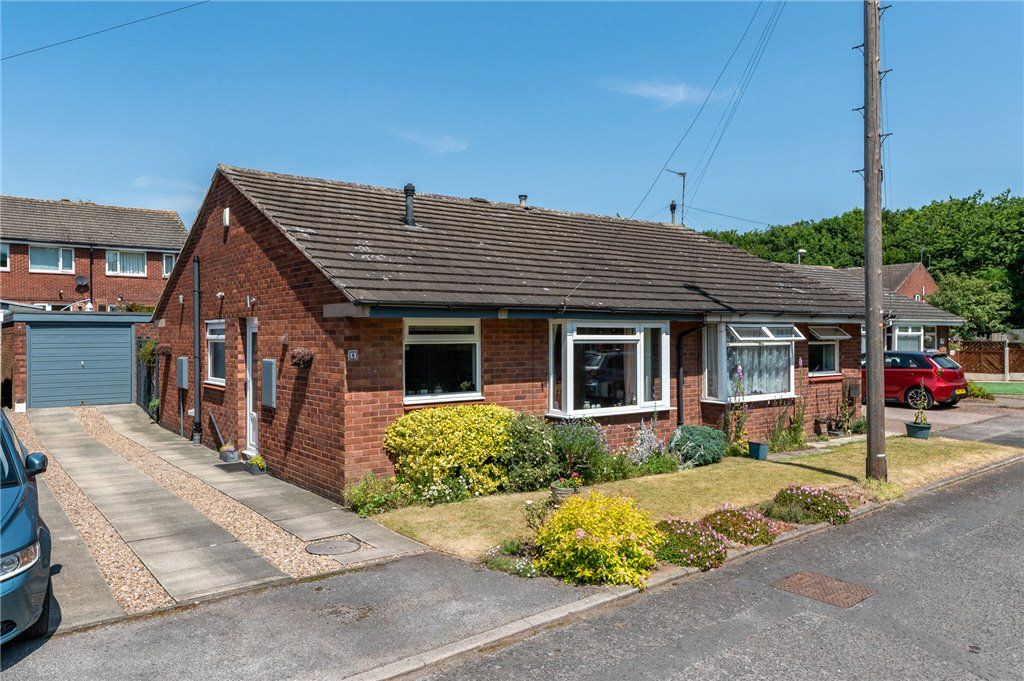 2 bed bungalow for sale in Melton Garth, Leeds, West Yorkshire LS10, £