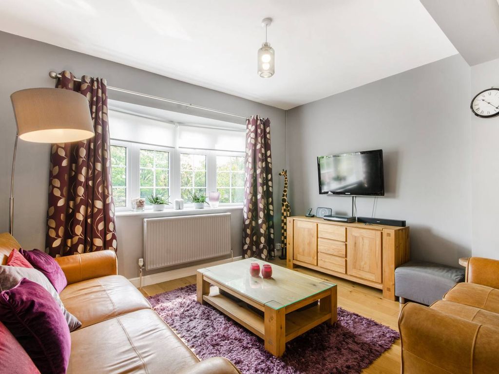 3 bed property for sale in Friday Hill West, Chingford, London E4, £