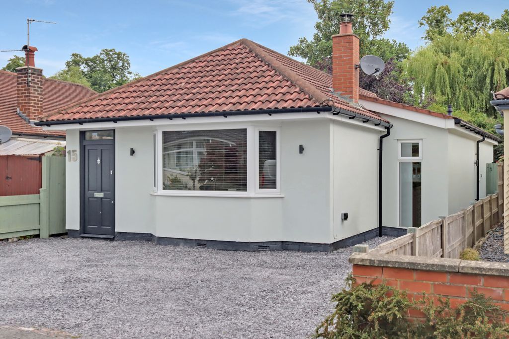 3 bed detached bungalow for sale in Oakfield Avenue, Upton, Chester CH2