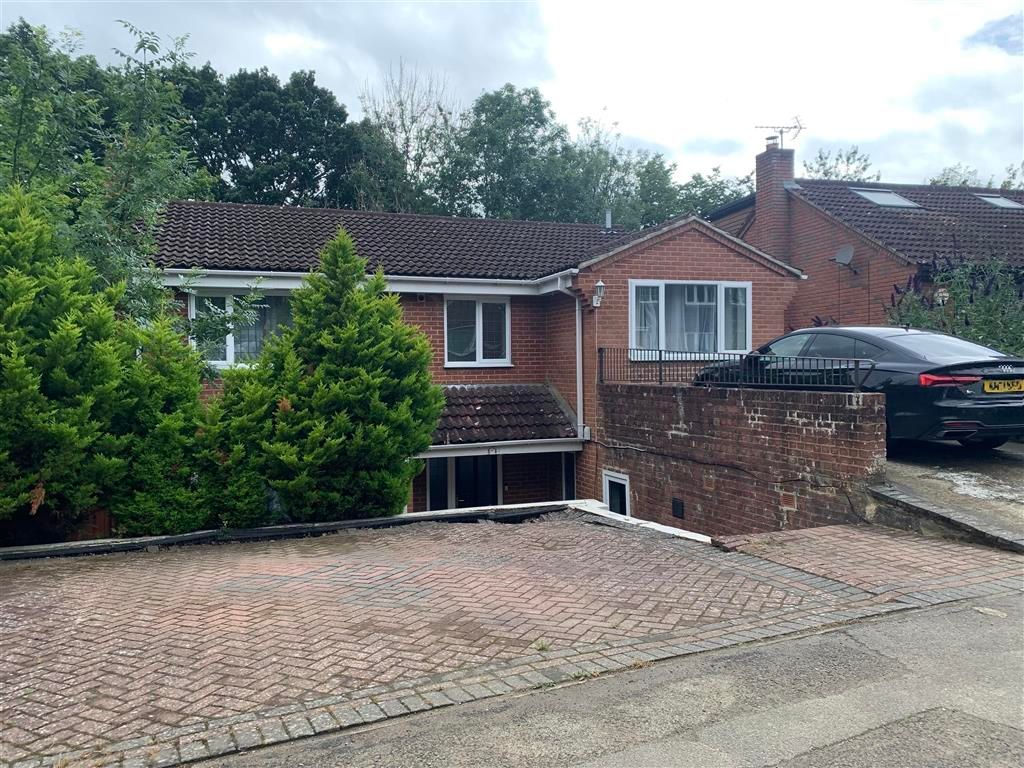 5 bed detached house for sale in Oakleigh Close, Walderslade, Chatham ...