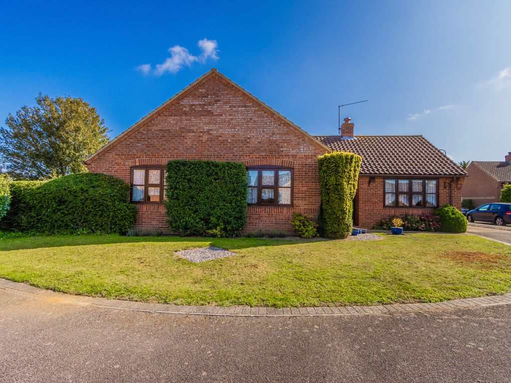 3 bed detached bungalow for sale in Woodfield Road, Holt NR25, £400,000 Zoopla