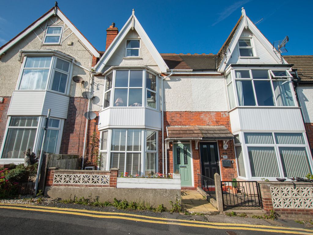 2 bed flat to rent in Esplanade, Hornsea HU18, £550 pcm Zoopla