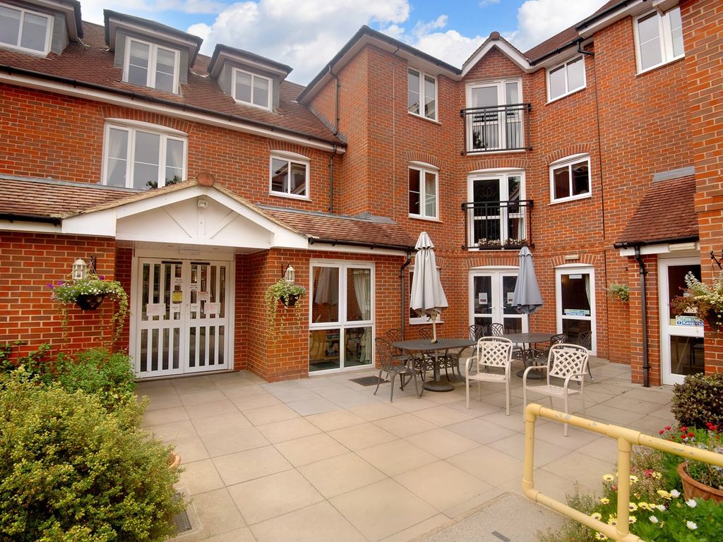 2 bed property for sale in Oyster Lane, Byfleet, West Byfleet KT14, £