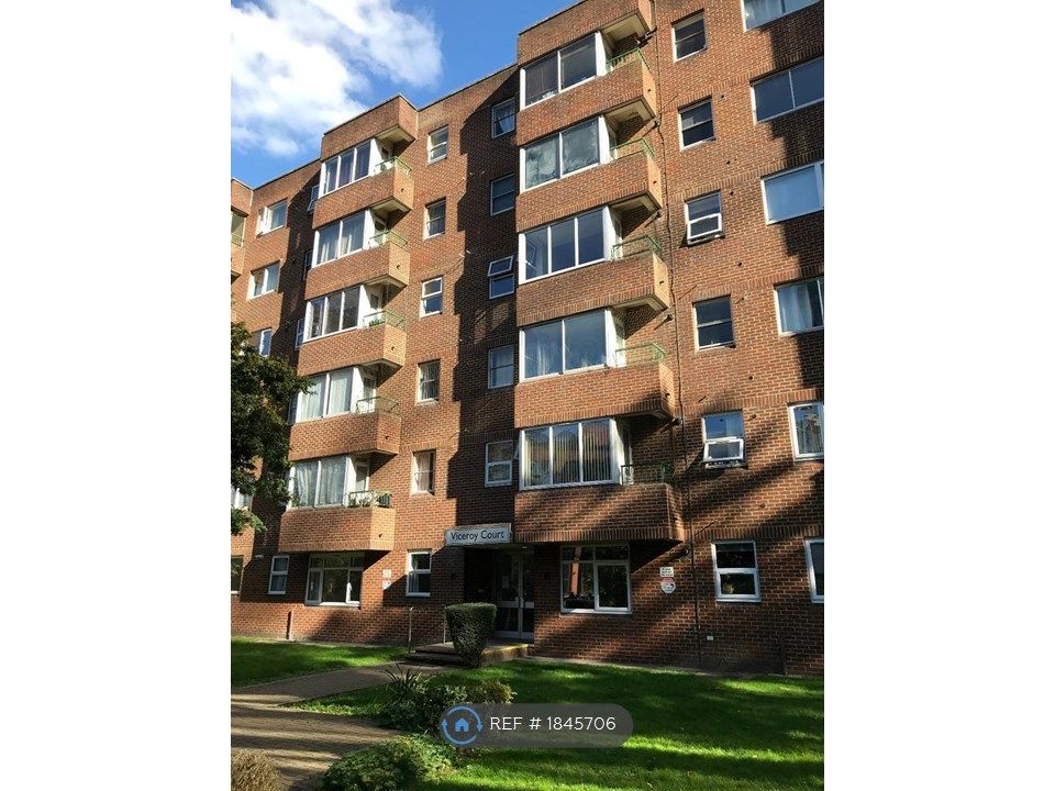 1 bed flat to rent in Dingwall Road, Croydon CR0, £1,250 pcm Zoopla