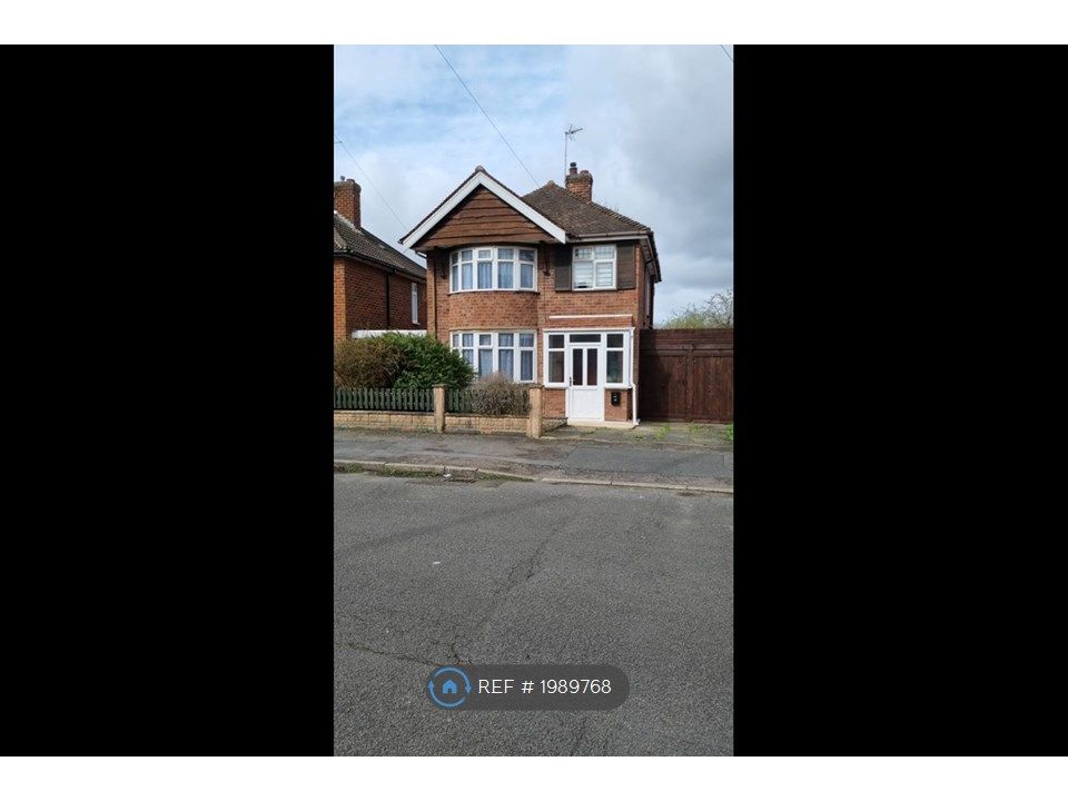 3 bed detached house to rent in Mossdale Road, Leicester LE3, £1,235