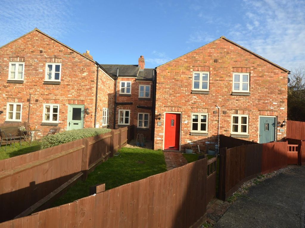 2 bed terraced house to rent in Campbell Square, Earls Barton
