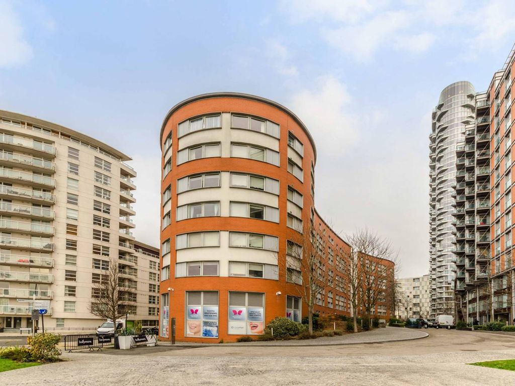 Blackwall Way, Canary Wharf, London E14  