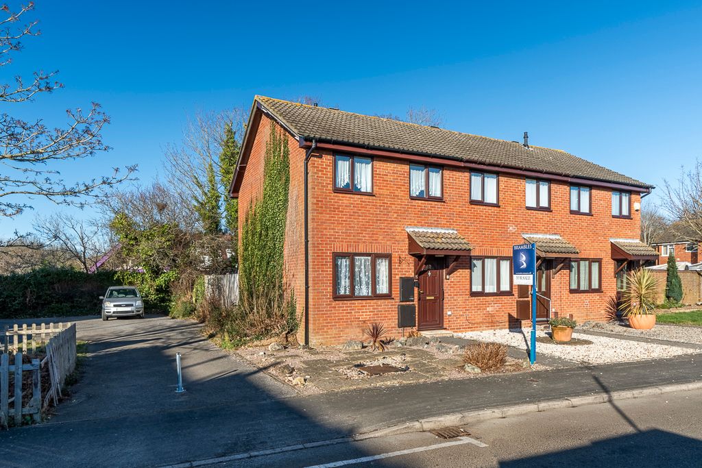 2 bed end terrace house for sale in Friars Croft, Netley Abbey SO31, £