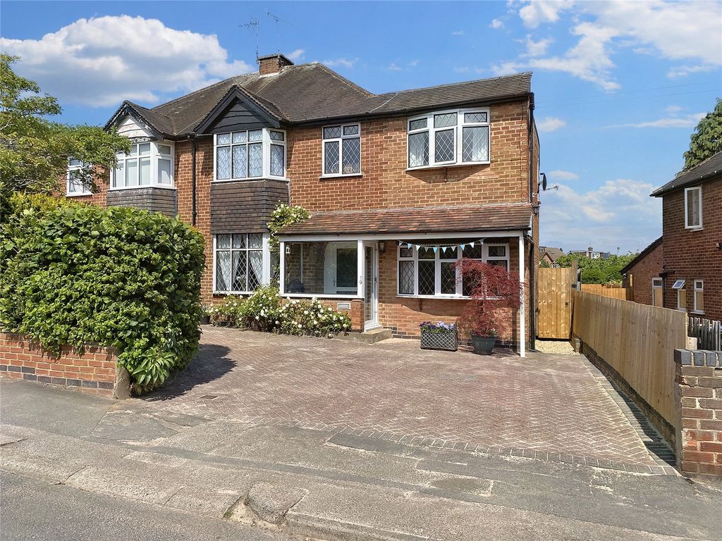 4 bed semidetached house for sale in Sutton Avenue, Eastern Green