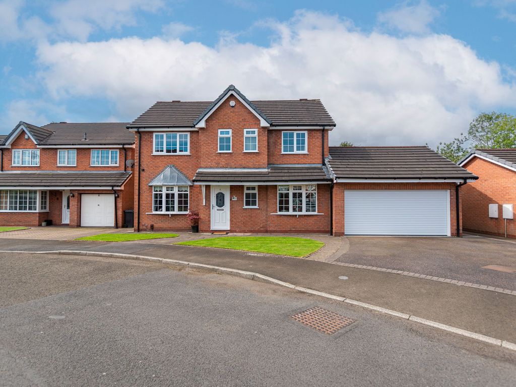 4 bed detached house for sale in Harts Farm Mews, Leigh WN7, £375,000