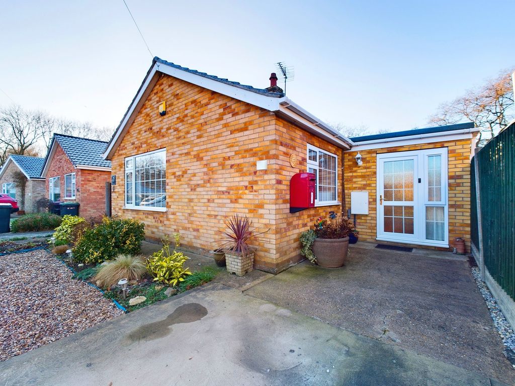 2 bed detached bungalow for sale in Martin Close, Skellingthorpe
