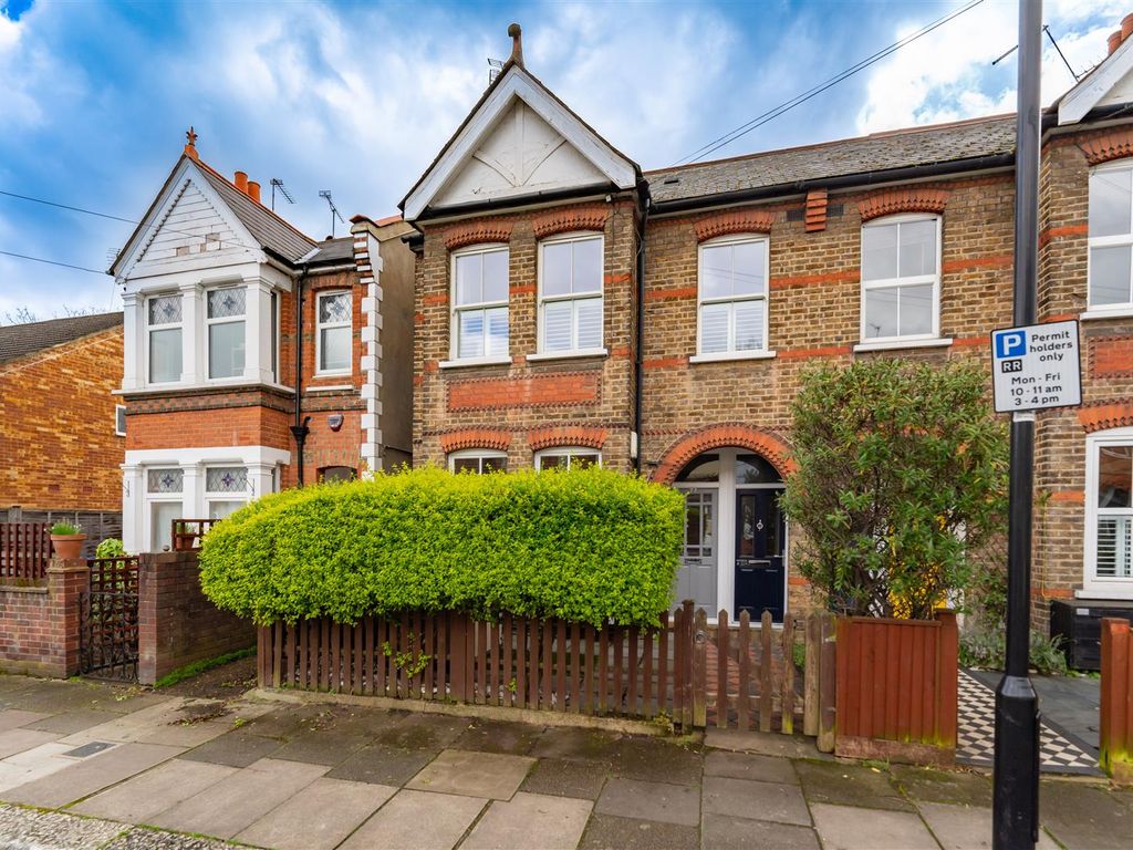 2 bed flat for sale in Carlyle Road, London W5, £535,000 Zoopla