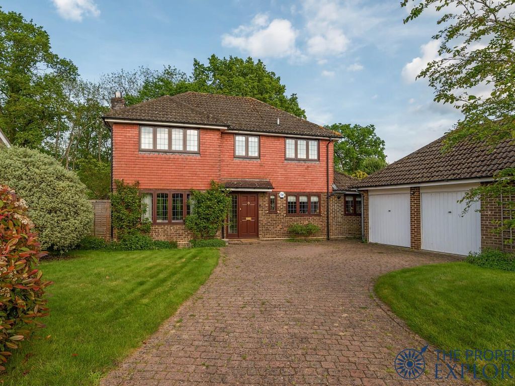 4 bed detached house for sale in St. Leonard's Avenue, Chineham