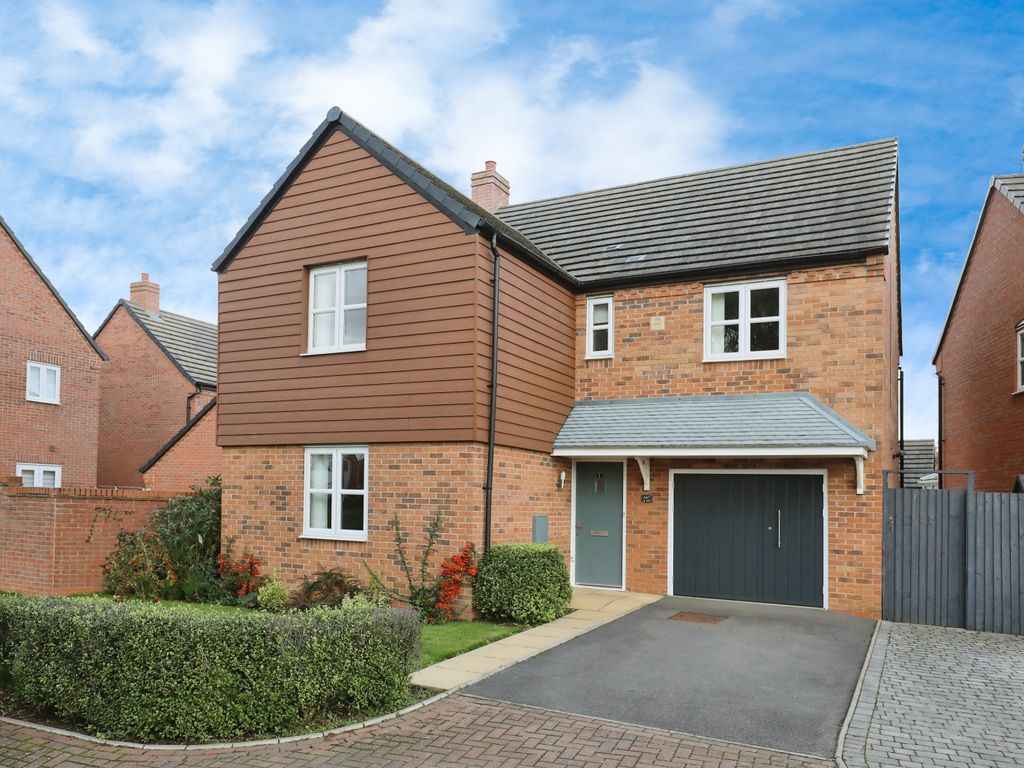 4 bed detached house for sale in Rochester Close, Meon Vale, Stratford