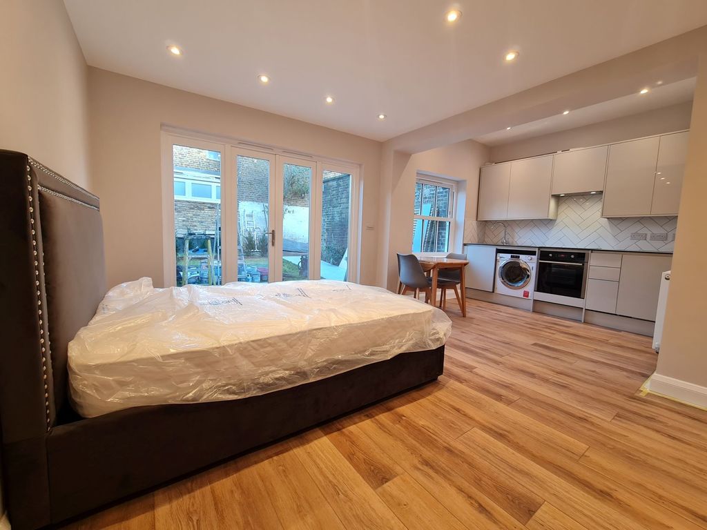 Studio to rent in Harrow Road, London W10 Zoopla