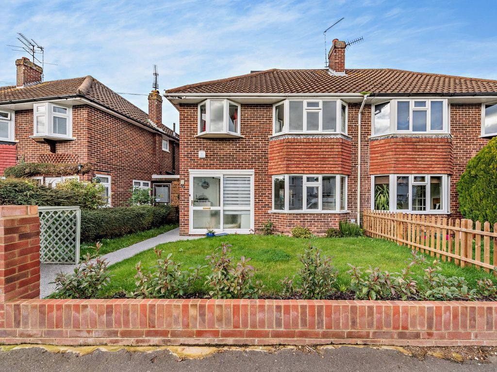 4 bed semidetached house for sale in Church Lane, Mill End