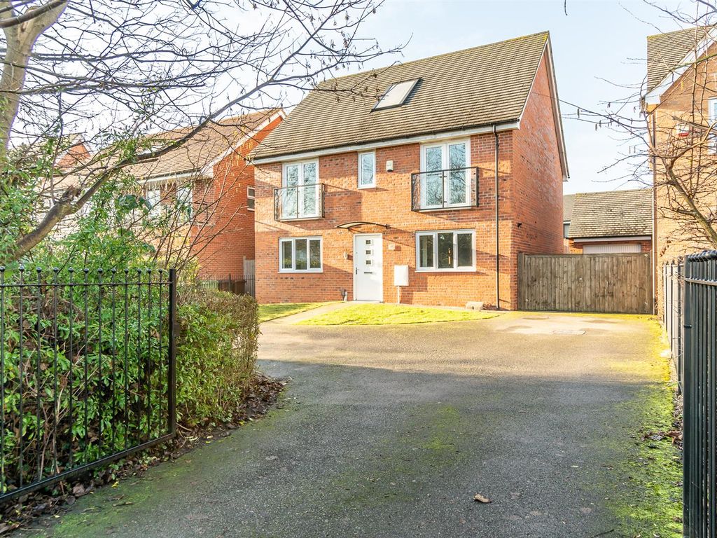 4 bed detached house for sale in Ruddington Lane, Wilford, Nottingham
