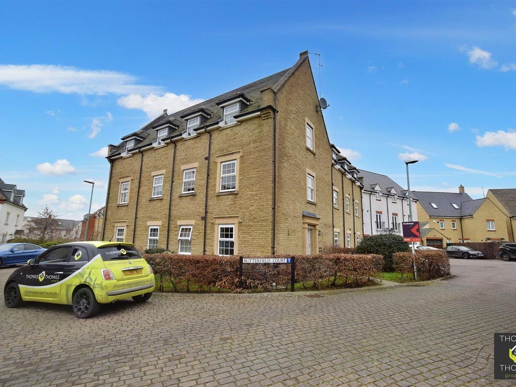 2 bed flat to rent in Butterfield Court, Cleeve, Cheltenham