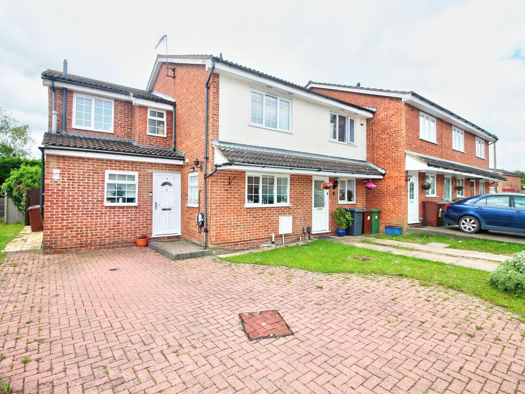 3 bed end terrace house to rent in Meryfield Close, Borehamwood WD6, £